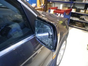 2002 BMW-X5-SideMirror-broken